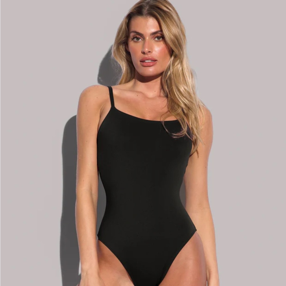 Classic Black One-Shoulder One-Piece Swimsuit - Sleek Minimal Design